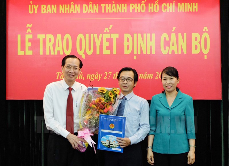Phê chuẩn nhiều nhân sự lãnh đạo cấp quận ở TPHCM