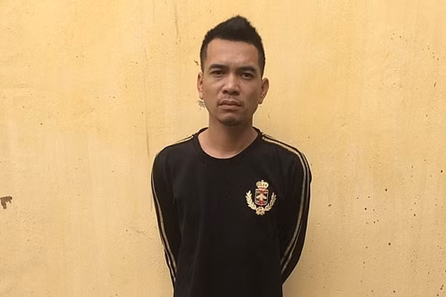 Khởi tố đối tượng đấm vào mặt cảnh sát, hất rơi máy đo nồng độ cồn