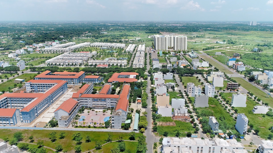 Bình Chánh hiện đang được đầu tư hạ tầng khá hoàn chỉnh với đường giao thông rộng thoáng