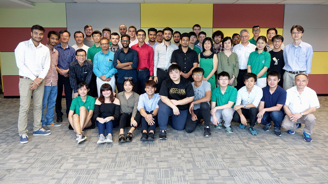 Sinh viên ĐH FPT trong một chuyến thực tập tại nước ngoài.