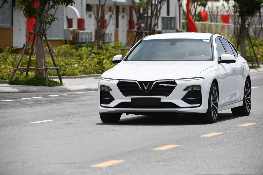 Giá bán của ba dòng ô tô VinFast gồm Fadil, Lux A2.0 và Lux SA2.0 sẽ tiếp tục được duy trì như hiện tại sau thời điểm 1/9/2019