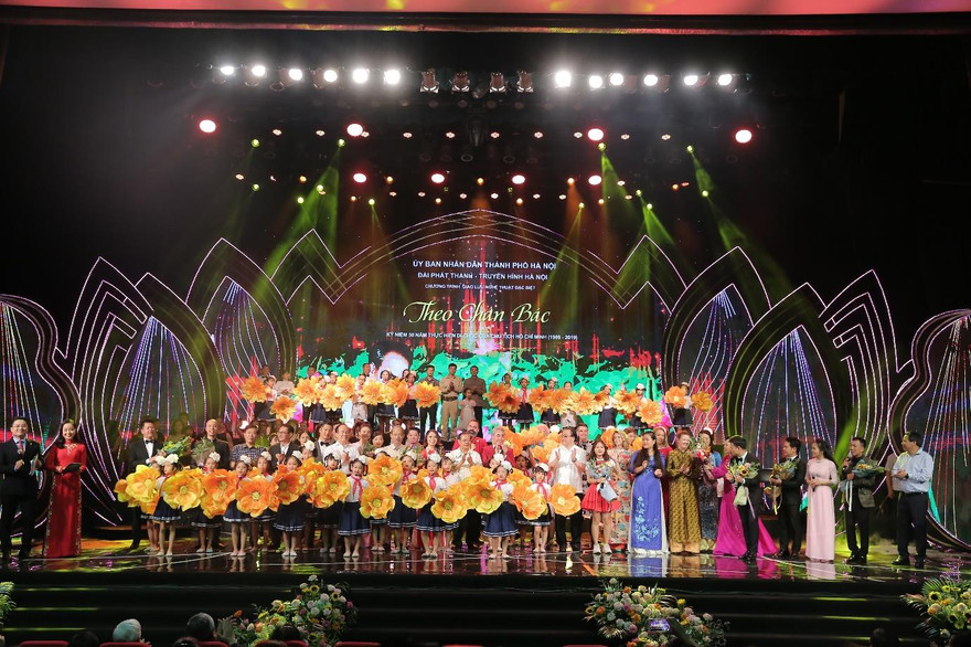 Theo chân Bác: Chương trình nghệ thuật sâu lắng và xúc động