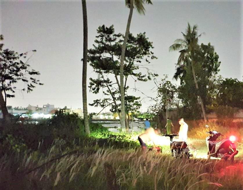 Phát hiện thi thể nam giới đang phân hủy trên sông Sài Gòn