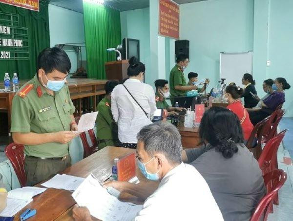 Bình Dương bắt đầu triển khai cấp CCCD cho người tạm trú