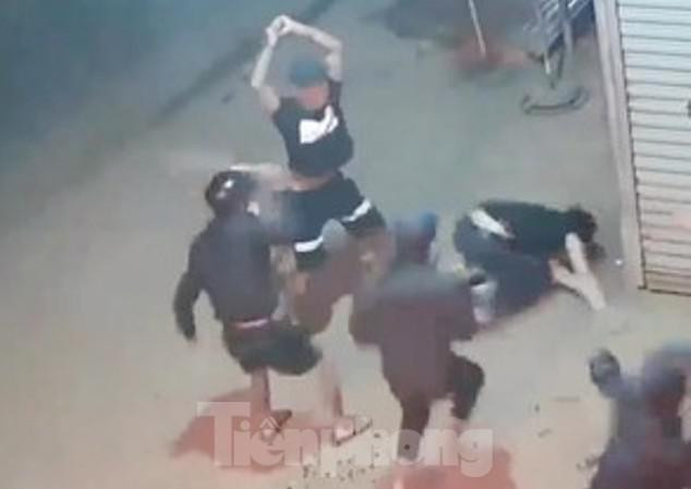 Thanh niên đi nhậu về vào quán nước gây sự bị chủ quán đâm chết