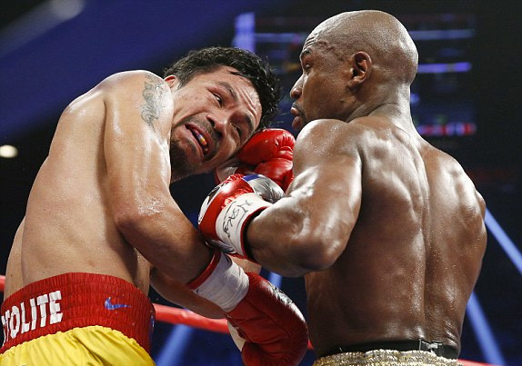 Mayweather thắng Pacquiao trong trận so găng lịch sử