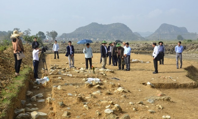 Khai quật hào thành phía Đông và Tây Thành Nhà Hồ