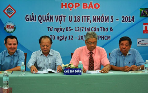 Ban tổ chức tổ chức họp báo giới thiệu về giải.