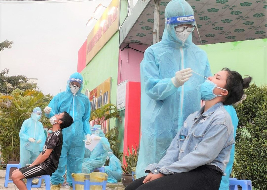 Lực lượng đặc biệt ở hai điểm nóng bị ‘khóa chặt’ tại Bình Dương