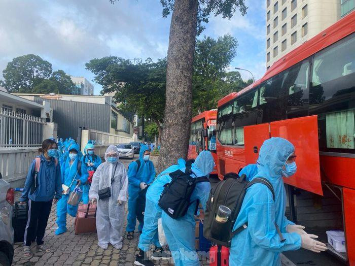 Người có bệnh nền được về quê, lao động ở trọ tại Bình Dương được hỗ trợ tiền thuê nhà