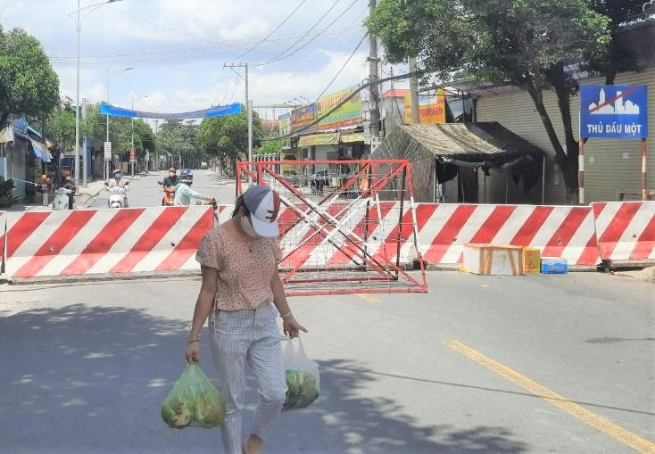 Người đàn ông ở Bình Dương gọi đường dây nóng, báo tin giả thiếu lương thực