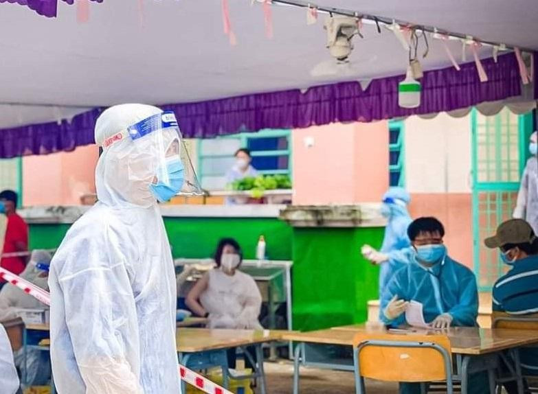 Bác sĩ về hưu xung phong chống dịch: Người dân cần, sao có thể ngồi yên?