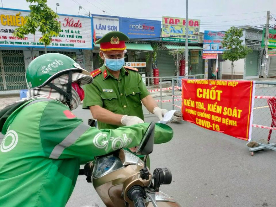 Ghi nhận ca mắc cao, một thành phố ở Bình Dương tiếp tục ‘đông cứng, khóa chặt’