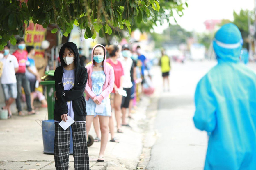 Bình Dương di chuyển 23.000 F0 ở tuyến dưới đến BV Dã chiến, không để F0 phải chờ