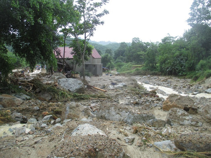 Hiện trường bản Hắc sau lũ