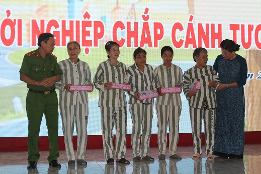 Thắp sáng ước mơ ngày trở về