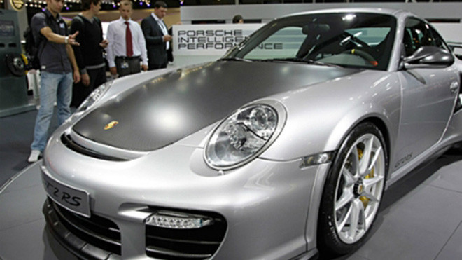 Xe sang đã được tiêu thụ mạnh tại Nga từ năm 2014. Ảnh: AP