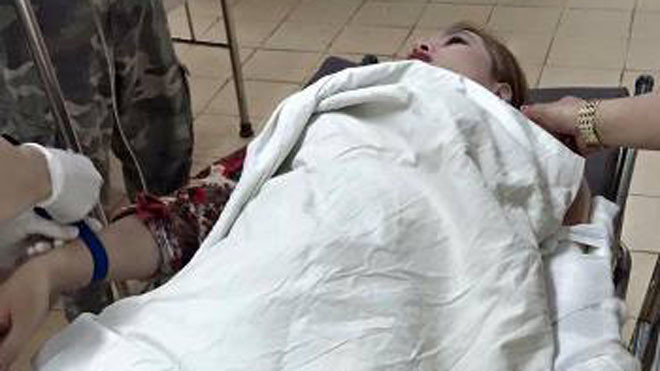 Chị Trang lúc vừa nhập viện cấp cứu (ảnh gia đình nạn nhân cung cấp)