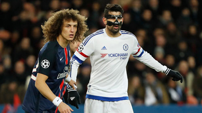 David Luiz theo kèm Diego Costa. Ảnh: Reuters.