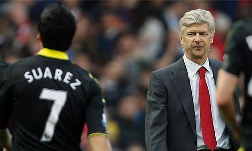 Wenger từng có cơ hội tuyển mộ Suarez, nhưng bỏ qua vì thói quen chi tiêu tiết kiệm trên sàn chuyển nhượng. 