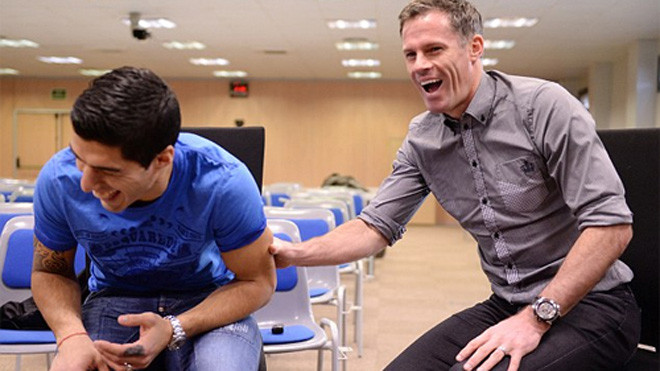 Suarez (trái) và Carragher trong cuộc phỏng vấn mới đây.