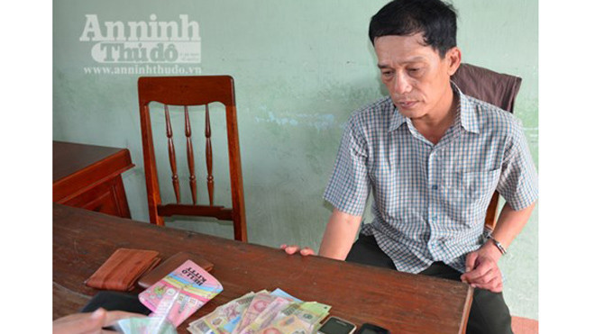 Đối tượng Tuấn và tang vật tại CAH Sơn Tịnh