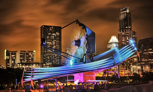 Mô hình thật của kính viễn vọng không gian James Webb. Ảnh: NASA.