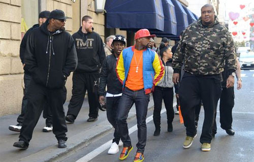 Đội ngũ cận vệ của Mayweather. Người ngoài cùng bên phải là Redic.