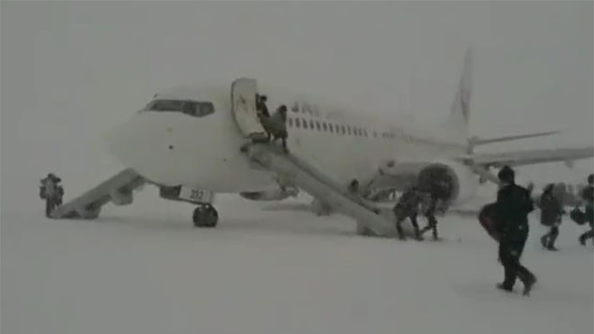 Hành khách buộc phải sơ tán khẩn cấp