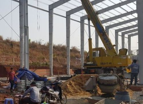 Cần cẩu đứt cáp làm 3 người thương vong