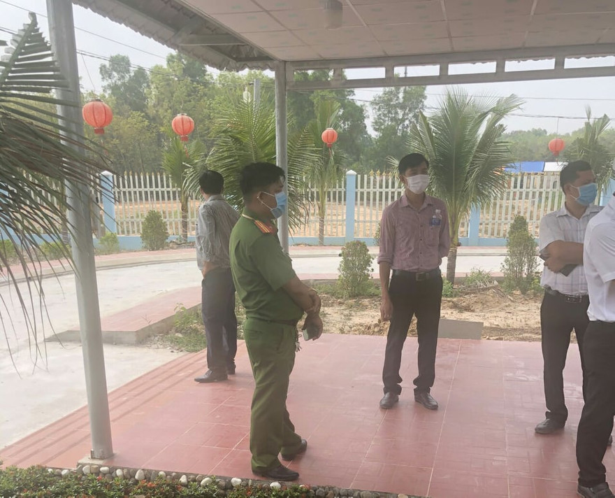 Đoàn cán bộ đến kiểm tra quán ăn được cho là không có thông báo trước ngày 24/2