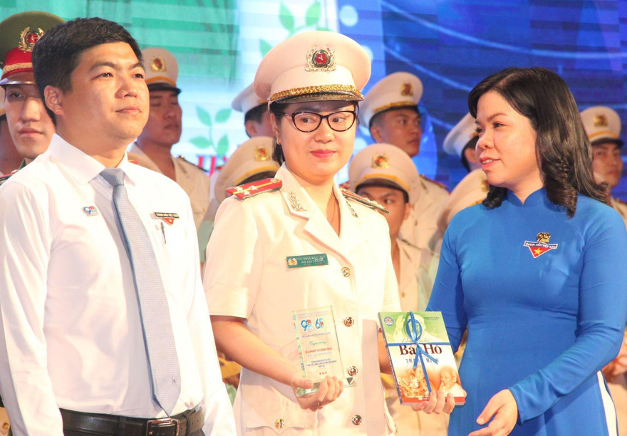 Tuyên dương tuổi trẻ công an ‘vì nước quên thân vì dân phục vụ’
