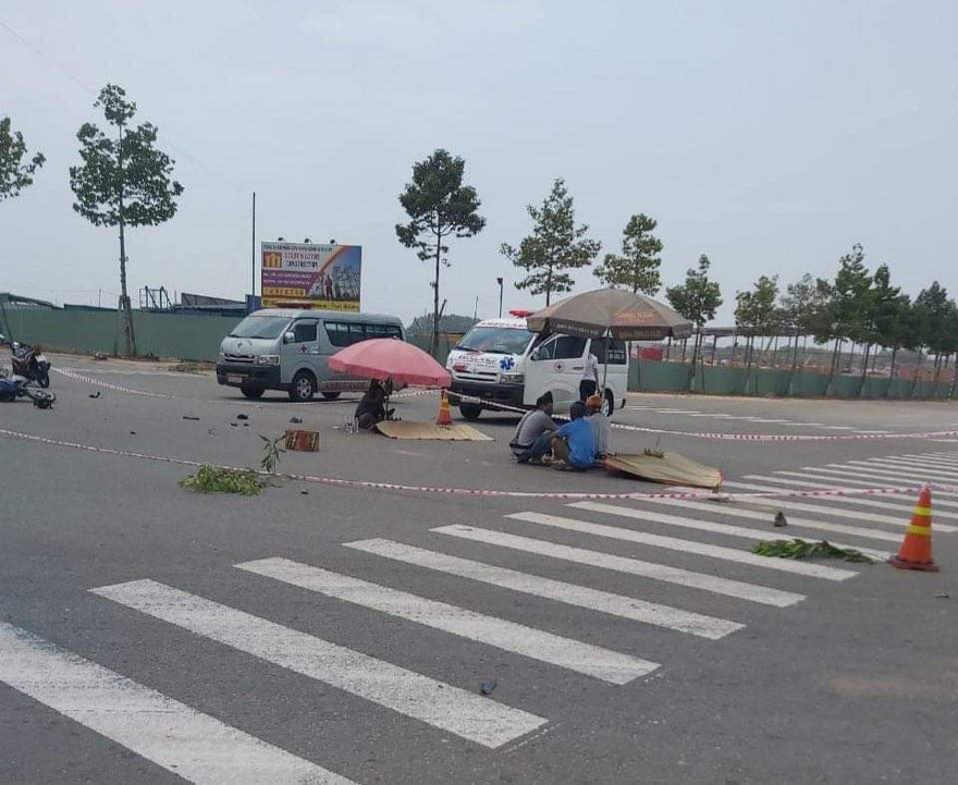 Vừa rời khỏi công trình, hai công nhân bị xe tải cán tử vong 