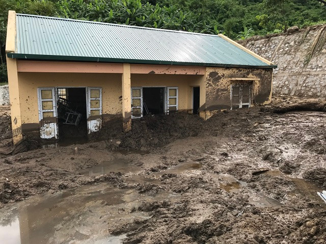 Mường Lát chưa thể nhận hàng cứu trợ do bị chia cắt