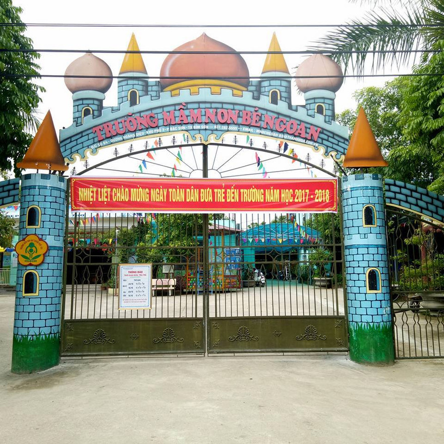 Trẻ 3 tuổi bị chó nuôi trong trường cắn nhập viện