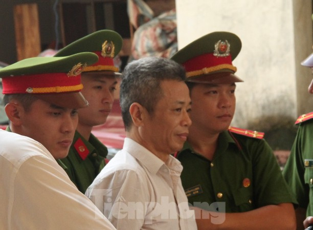 Hủy tạm giam 3 cán bộ liên quan vụ cựu Bí thư Bến Cát mua đất