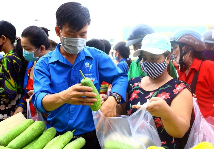 Thanh niên Bình Dương mở siêu thị 0 đồng cho người lao động khó khăn