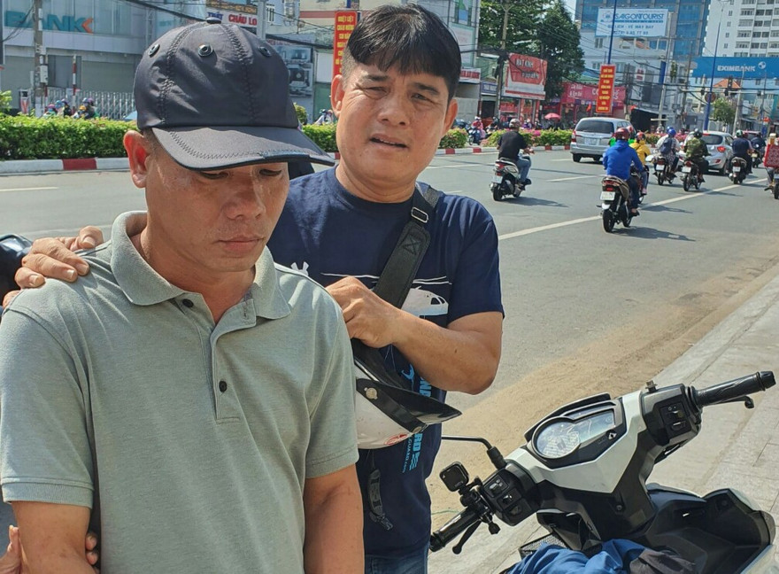 Út (đội nón) bị bắt giữ 