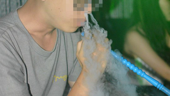 Lượng khói shisha hít vào tương đương với hàng chục, thậm chí hàng trăm điếu thuốc lá Ảnh: Hoàng Triều