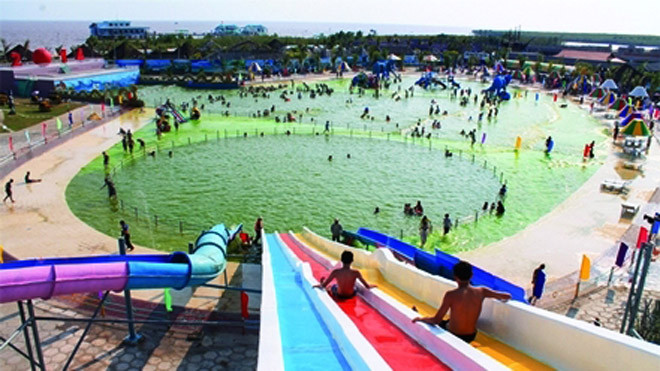 Khu biển nhân tạo trong khu du lịch Nhà Mát.