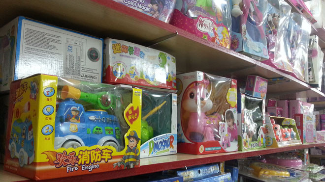 Bỏ điện thoại xuống để chơi cùng con 