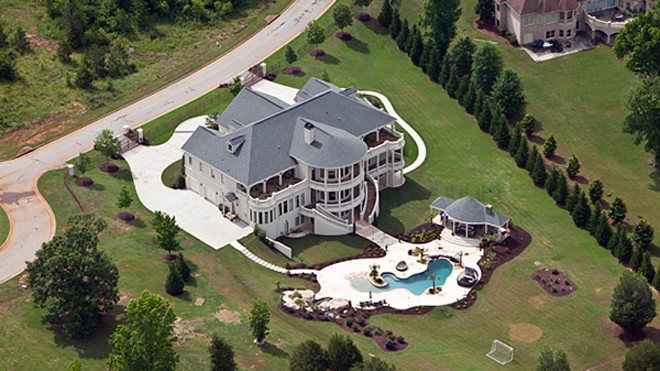 Biệt thự gồm 6 phòng ngủ của Phó Chủ tịch FIFA, Chủ tịch Liên đoàn Bóng đá Bắc, Trung Mỹ và Caribbea (CONCACAF) Jeffrey Webb tại Loganville, Georgia. Ảnh: Telegraph.