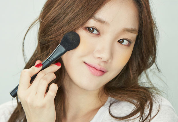Diễn viên Lee Sung Kyung