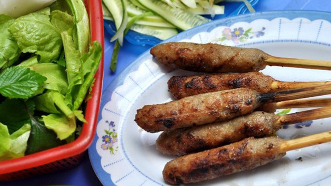 Nem lụi là món quà vặt được thực khách yêu thích