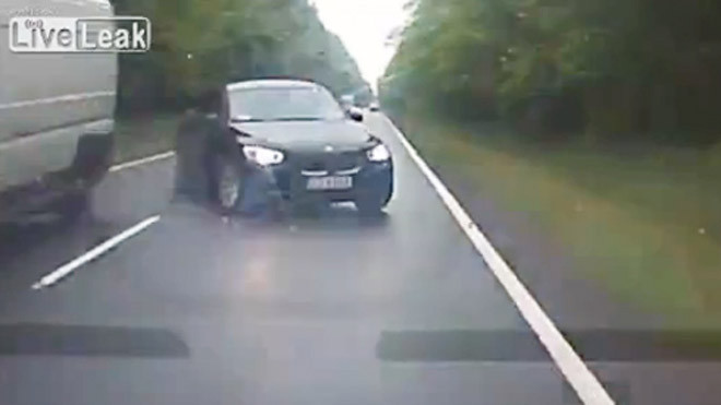 Camera hành trình ghi cảnh đối đầu kinh hoàng