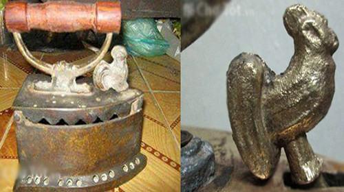 Một chiếc bàn là cổ được cho là có con gà bằng đồng lạnh mà giới săn lùng đồ cổ ao ước