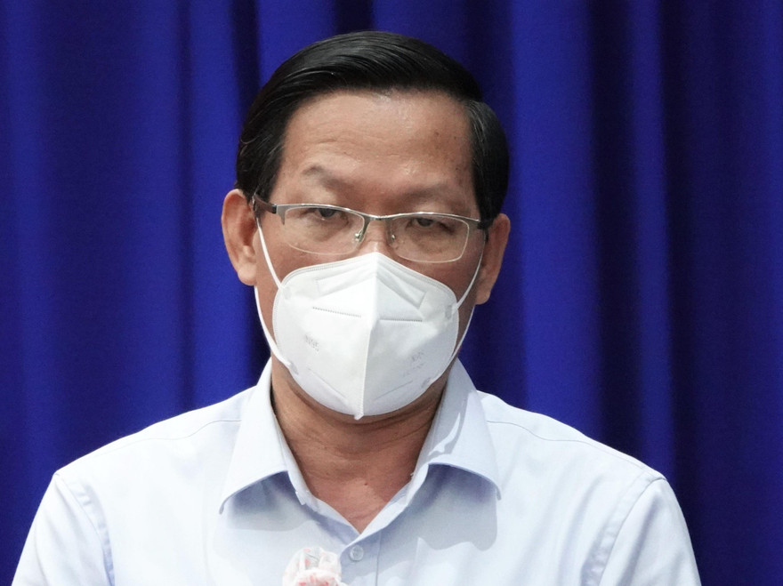 Chủ tịch TPHCM: Xây dựng thế trận ứng phó trong tình huống xuất hiện biến chủng Omicron