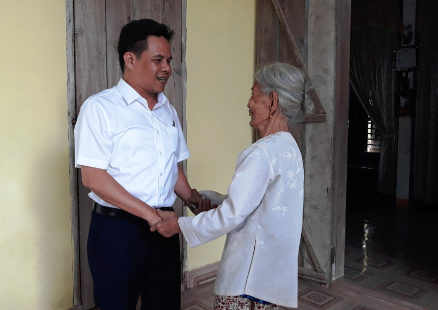 HABECO thăm, tặng quà các gia đình liệt sỹ nhân kỷ niệm 72 năm ngày 27/7