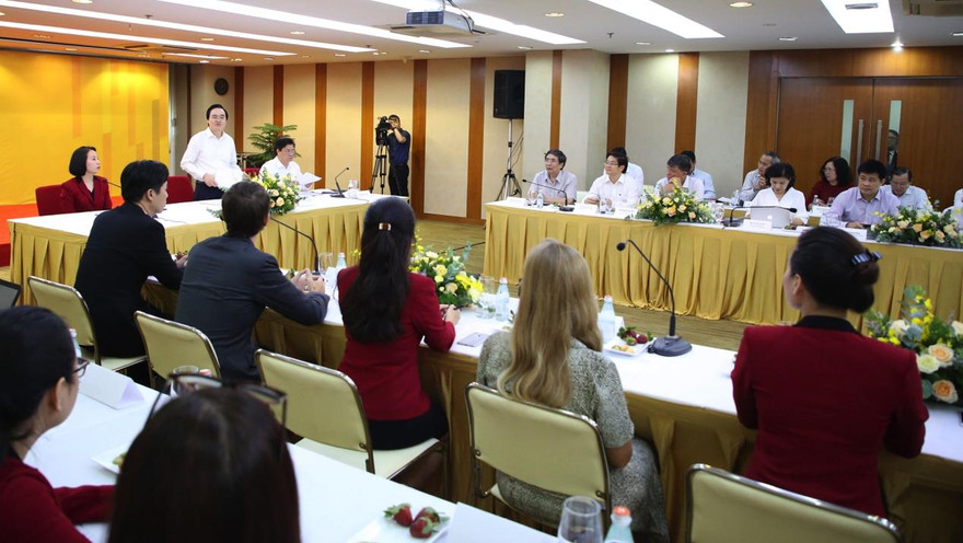 Bộ trưởng Bộ GD&ĐT Phùng Xuân Nhạ chủ trì tọa đàm