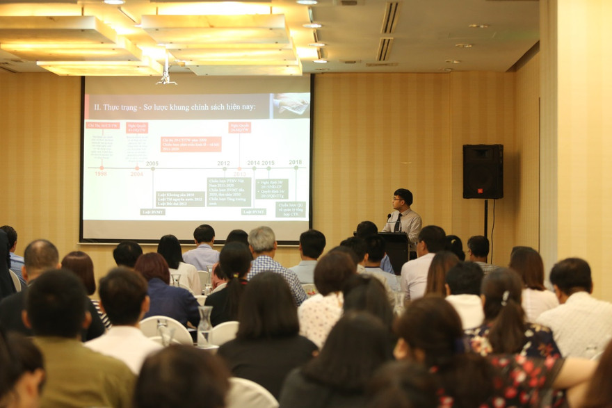 Tiến sỹ Nguyễn Hoàng Nam bộ Tài nguyên Môi trường chia sẻ tại Hội thảo